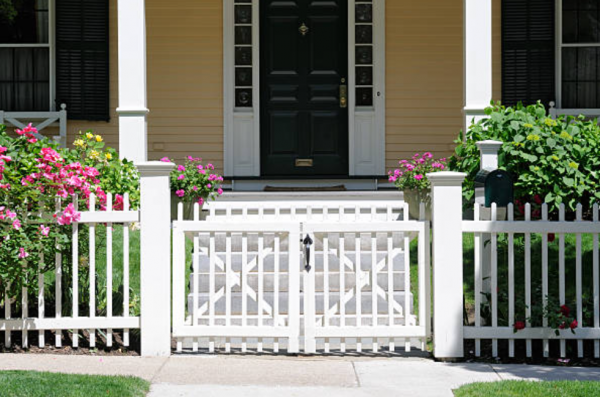 Pagar Batu Bata dengan Gaya Eropa